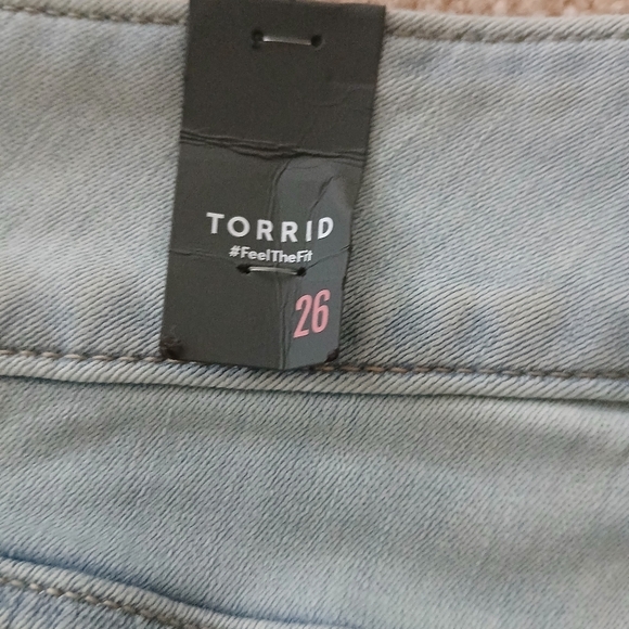 Torrid Women Sz 26 Cropped Jegging Light Blue Stretch Distressed Denim Pants - Picture 6 of 8